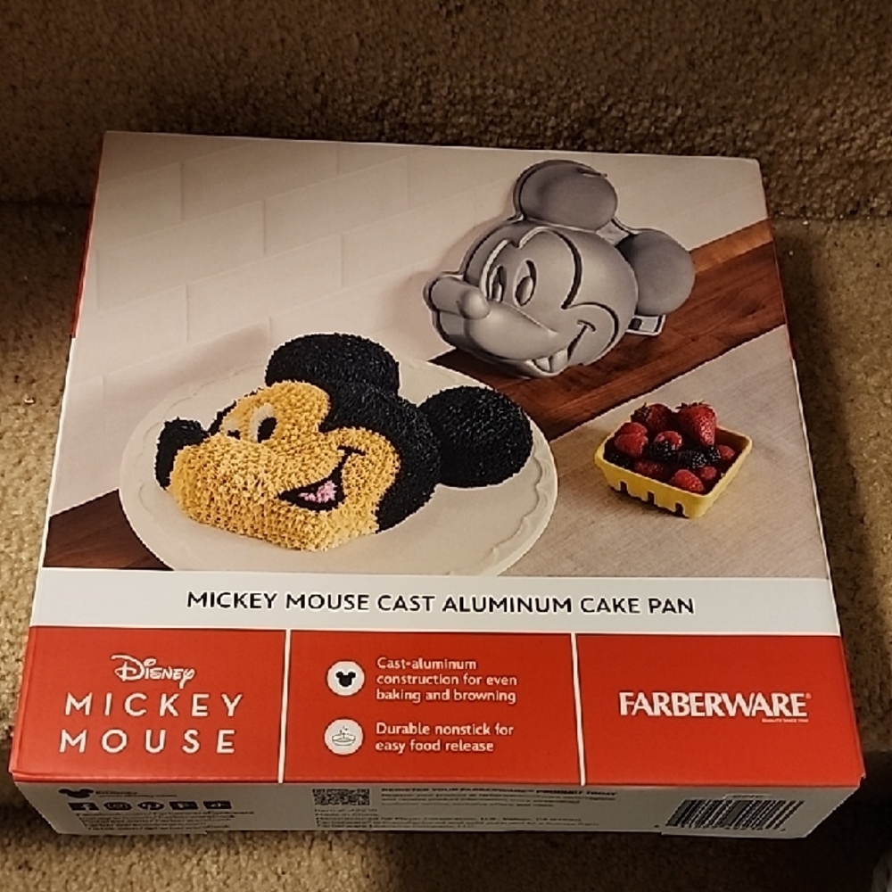Disney Mickey Mouse Cast Aluminum Cake Pan - Black and Yellow. Farberware